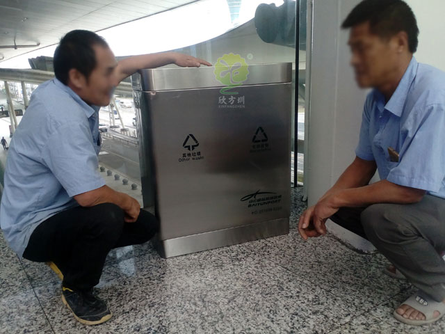 廣州白云機場直投式不銹鋼分類垃圾箱
